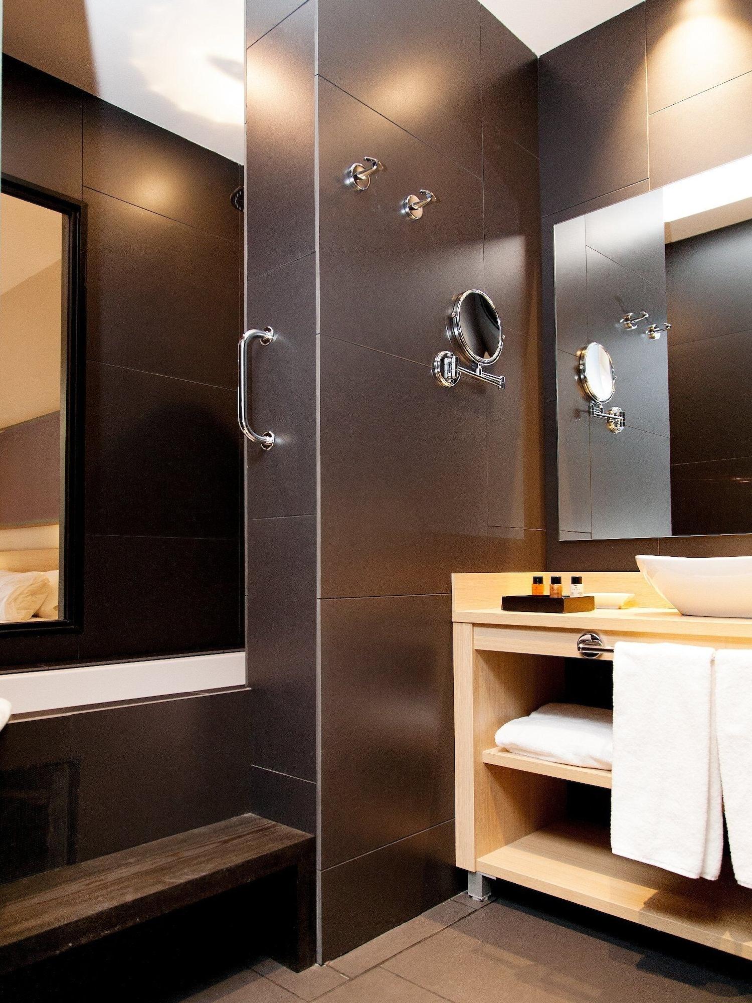 Hotel àmbit 4*